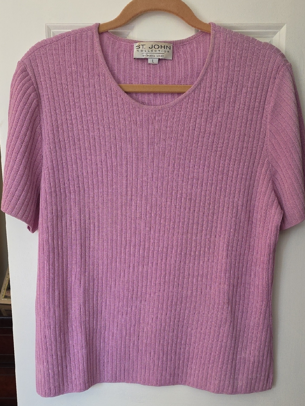 St John Collection Size Large Lilac Short Sleeve Sweater.
